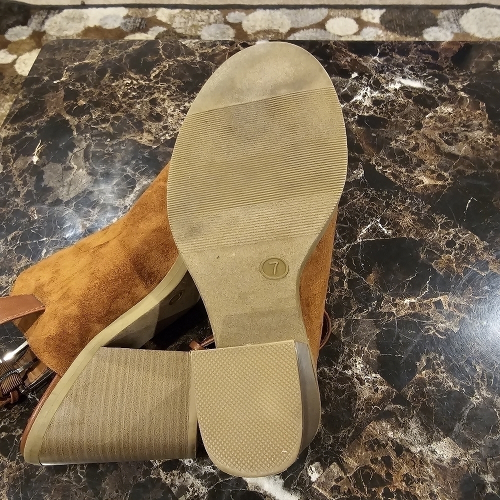 Curfew Fuax Seude Block Heel Buckle Strap Peep Toe Ankle Boots Size 7 - Picture 6 of 7
